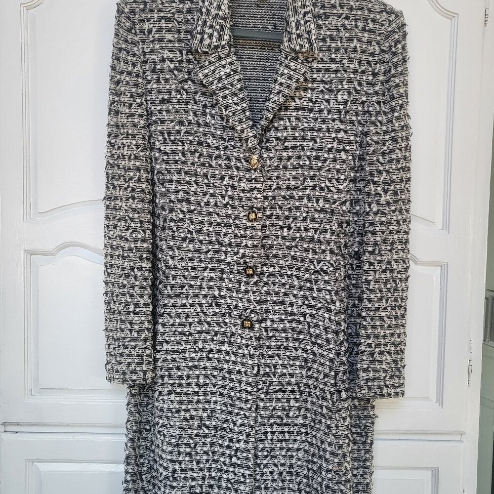 St. John beautiful and versatile Womens duster